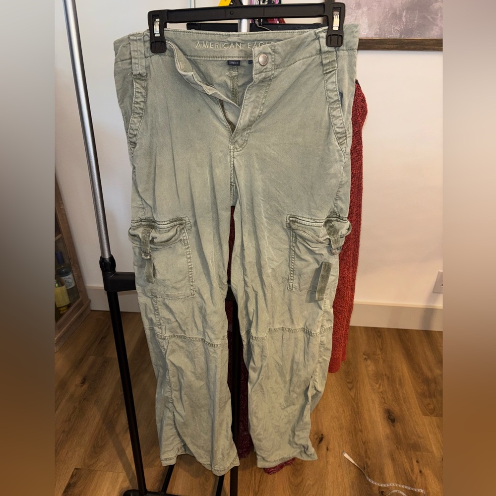 American Eagle Outfitters Women’s Cargo Pants - Light Green